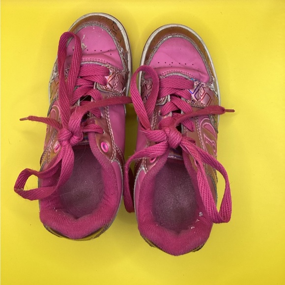 Healeys shoes for kids with no wheels the Healeys do not come with us - Picture 5 of 6